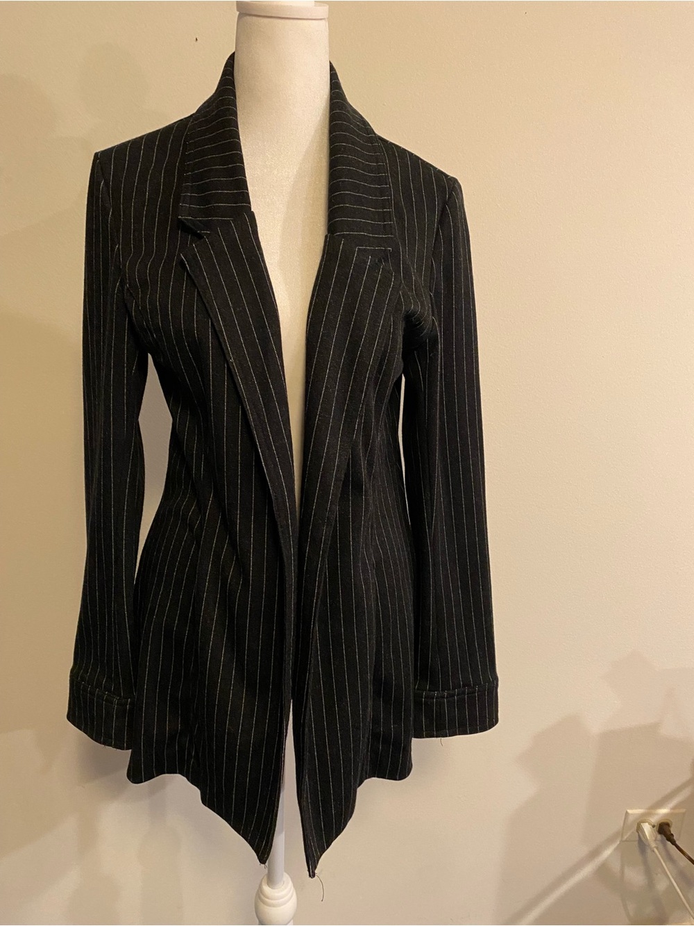 KUT From The Kloth Black Pinstripe Open Blazer size Medium - Picture 5 of 12